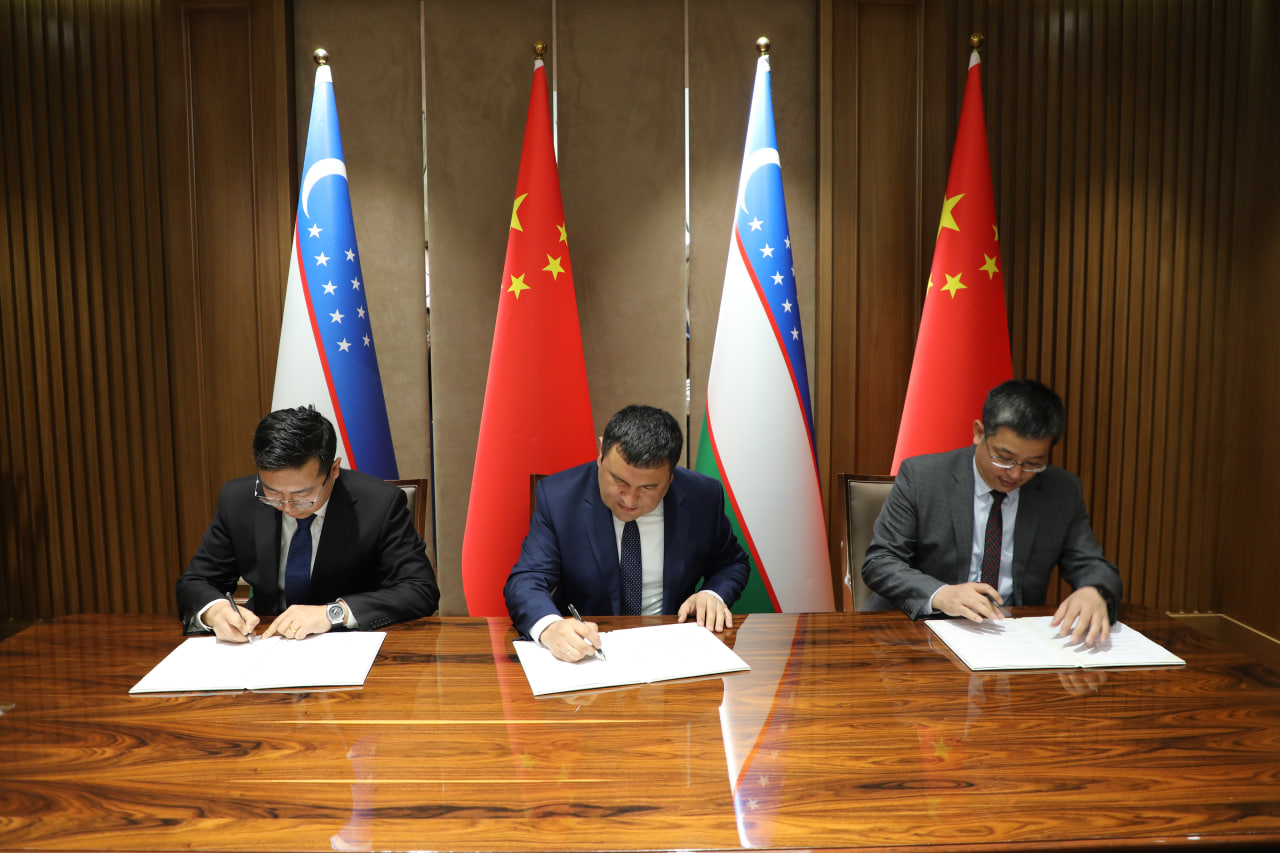 JIZZAX VILOYATIDA QUVVATI 1000 MVTGACHA BO‘LGAN SHAMOL ELEKTR STANSIYALARINI QURISH IMKONIYATLARINI O‘RGANISH BO‘YICHA ANGLASHUV MEMORANDUMI IMZOLANDI