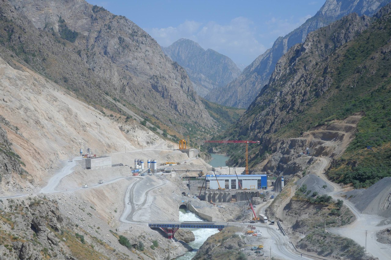 Bosh vazir Quyi Chotqol GES qurilish obyektiga tashrif buyurdi