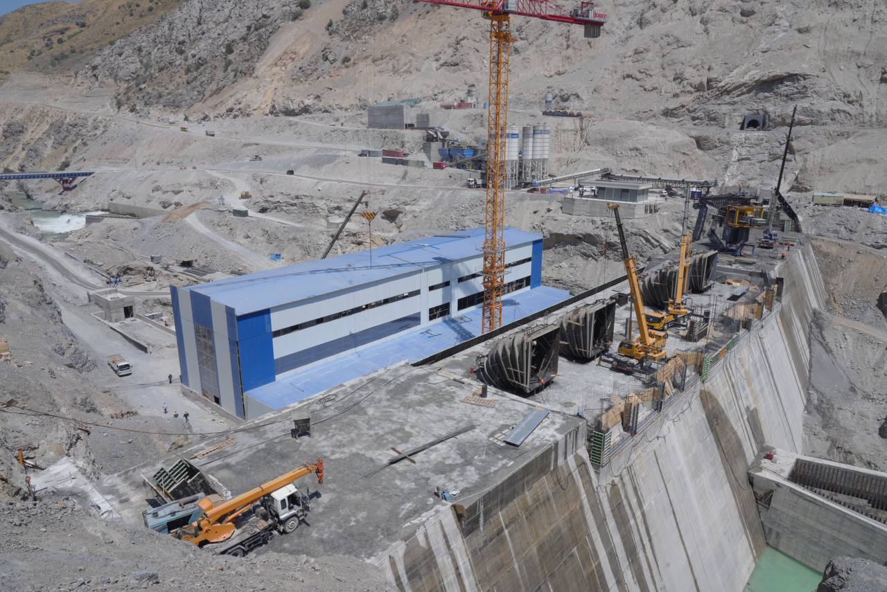 Bo‘stonliq tumanida “Quyi Chotqol” GES qurilishi faol davom etmoqda